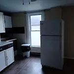 Cozy Downtown Two Bedrooms Free Parking