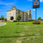 Motel 6-Kingston, On