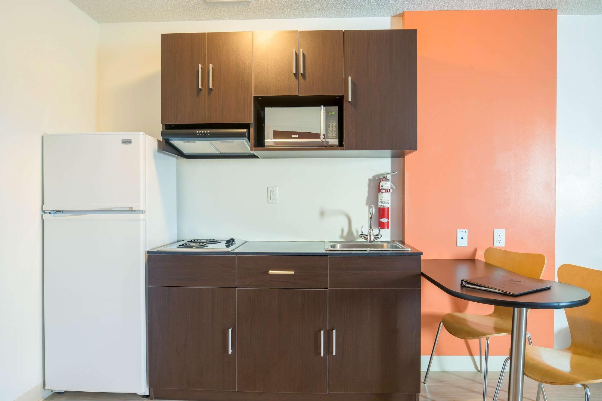 Hotel 6-kingston, On 2*