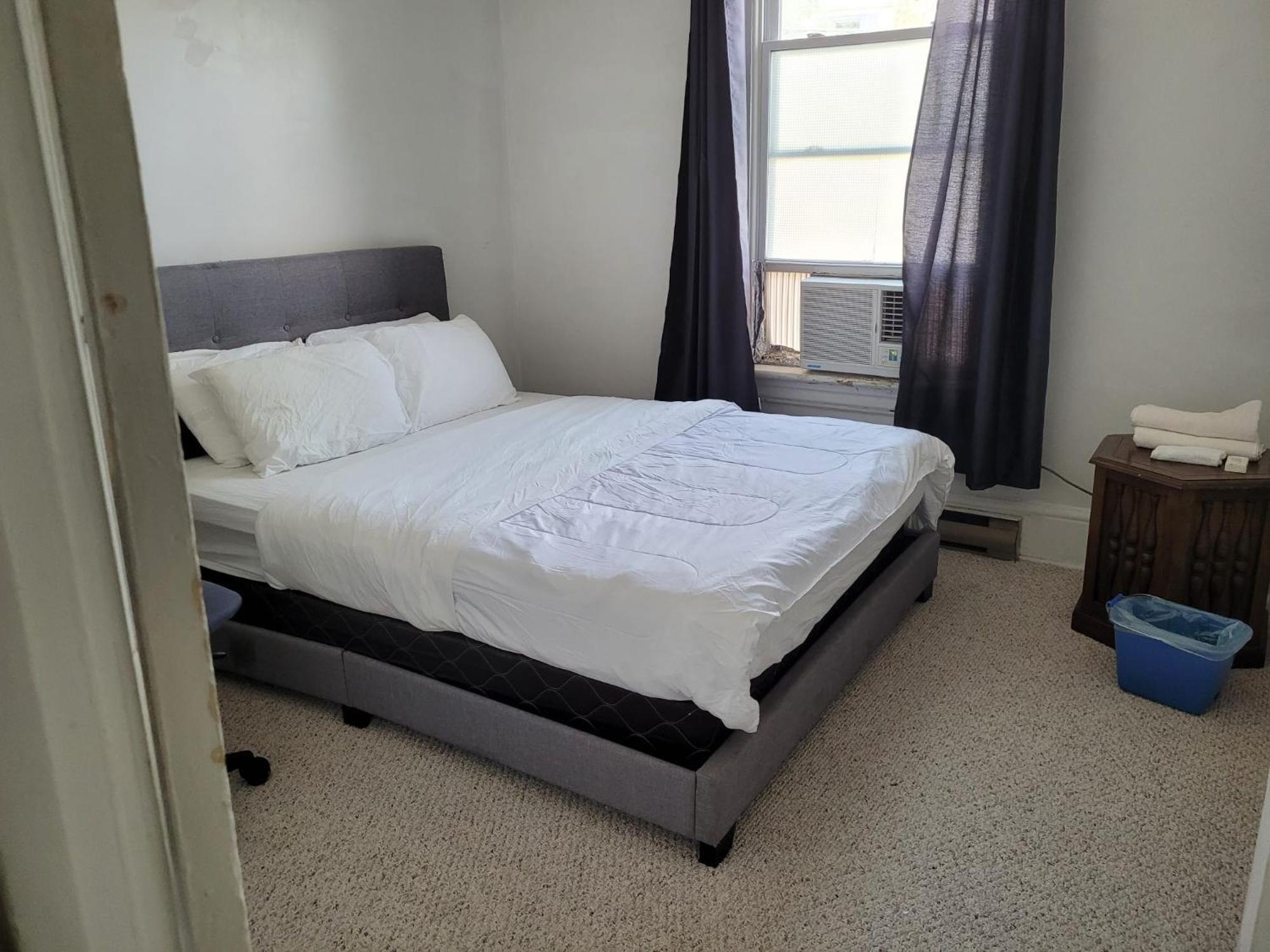 Cozy Downtown Two Bedrooms Free Parking Apartamento Kingston