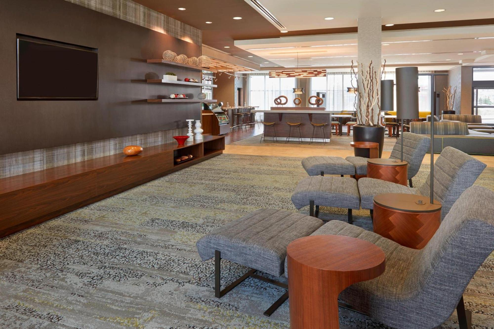 Courtyard By Marriott Highway 401