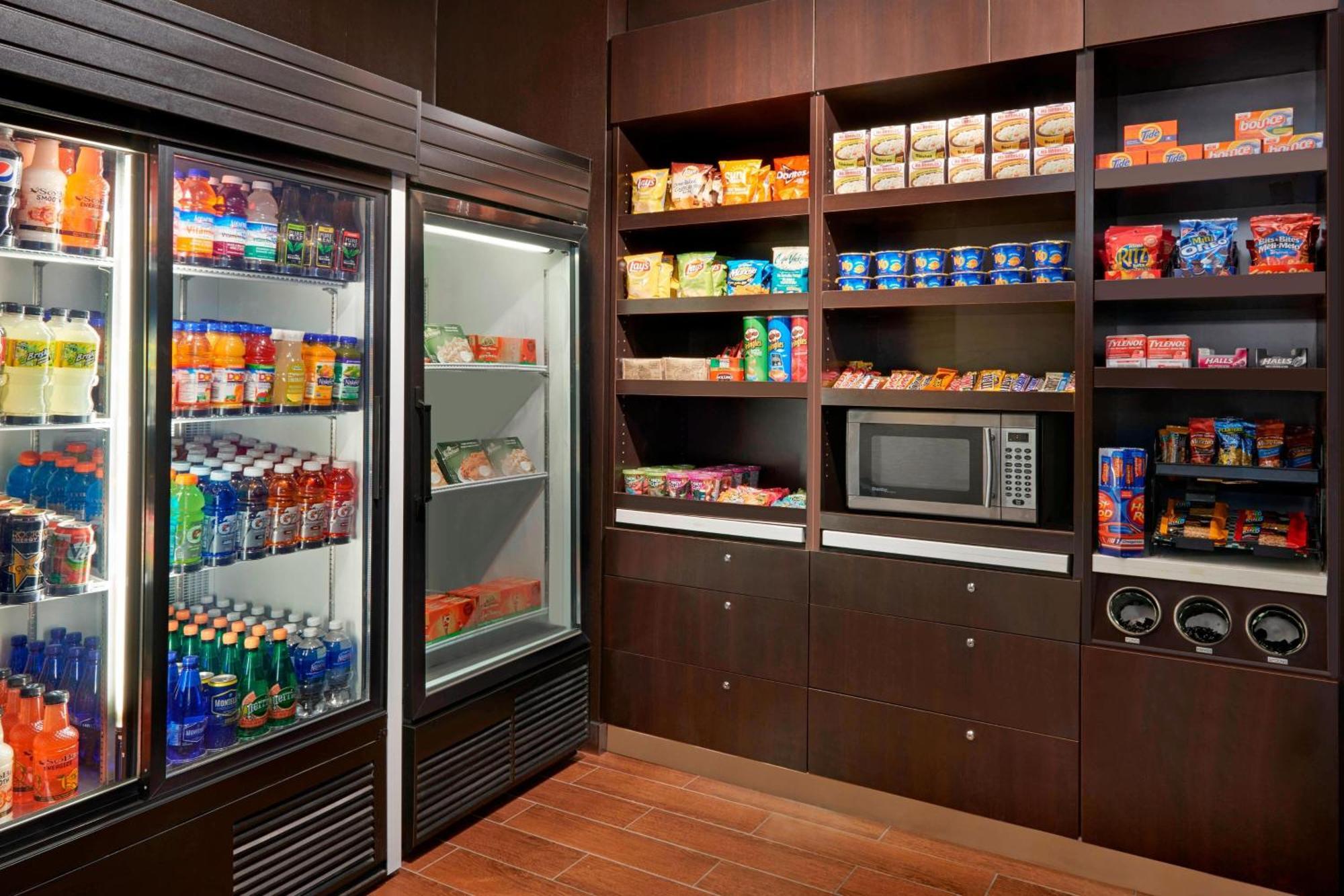 Courtyard By Marriott Highway 401 Hotel