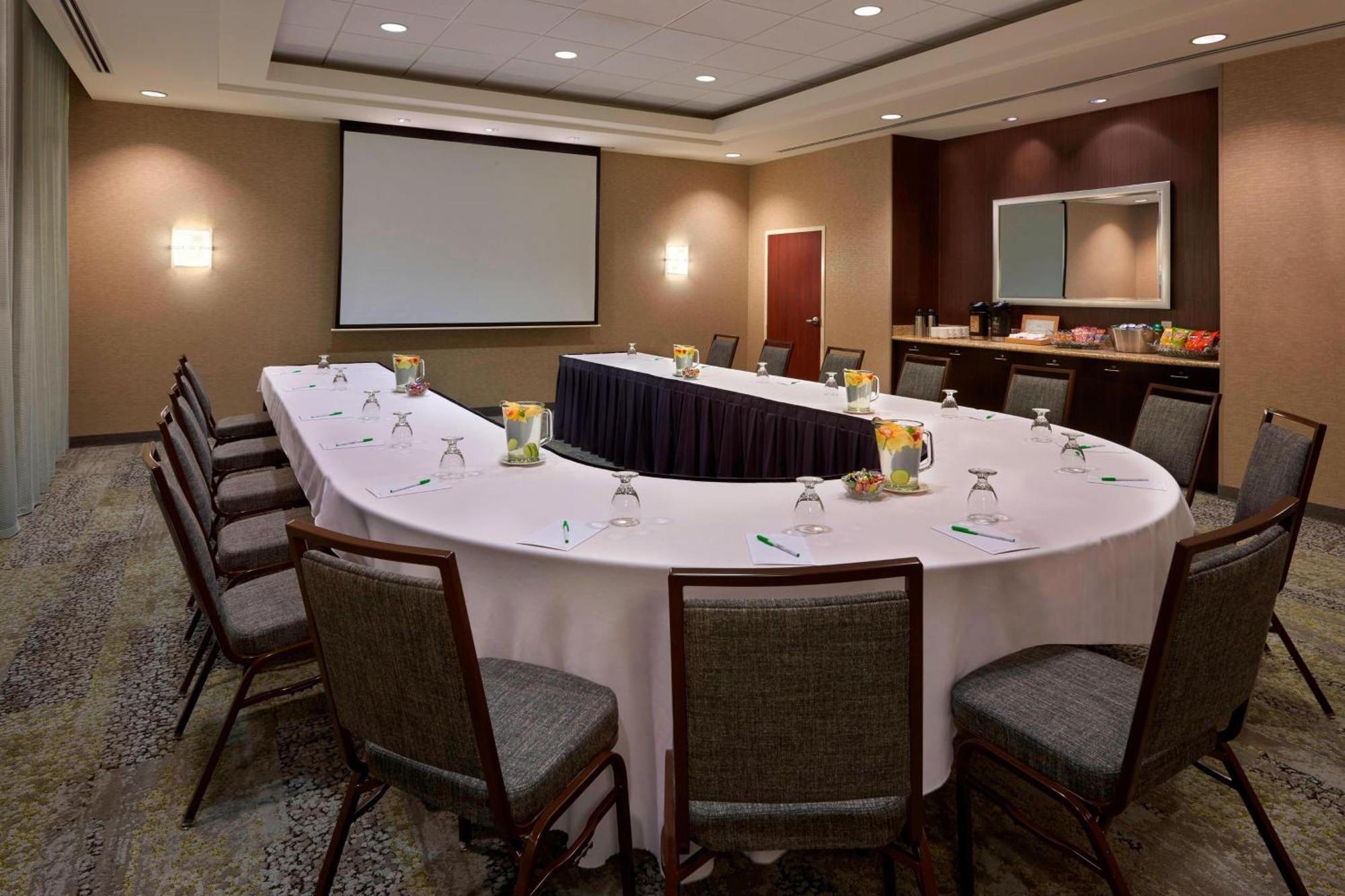 Hotel Courtyard By Marriott Highway 401