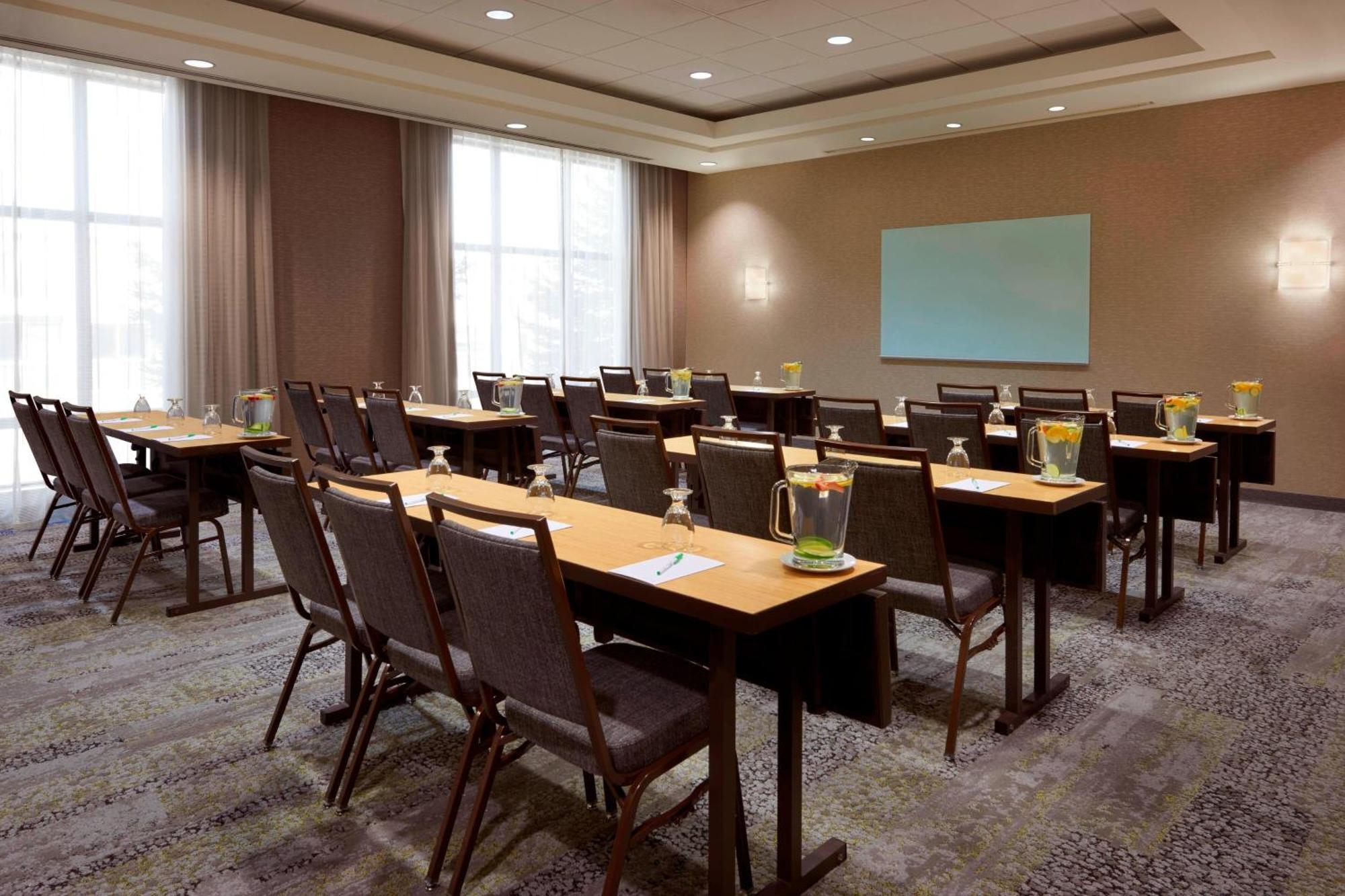 Hotel Courtyard By Marriott Highway 401 Kingston