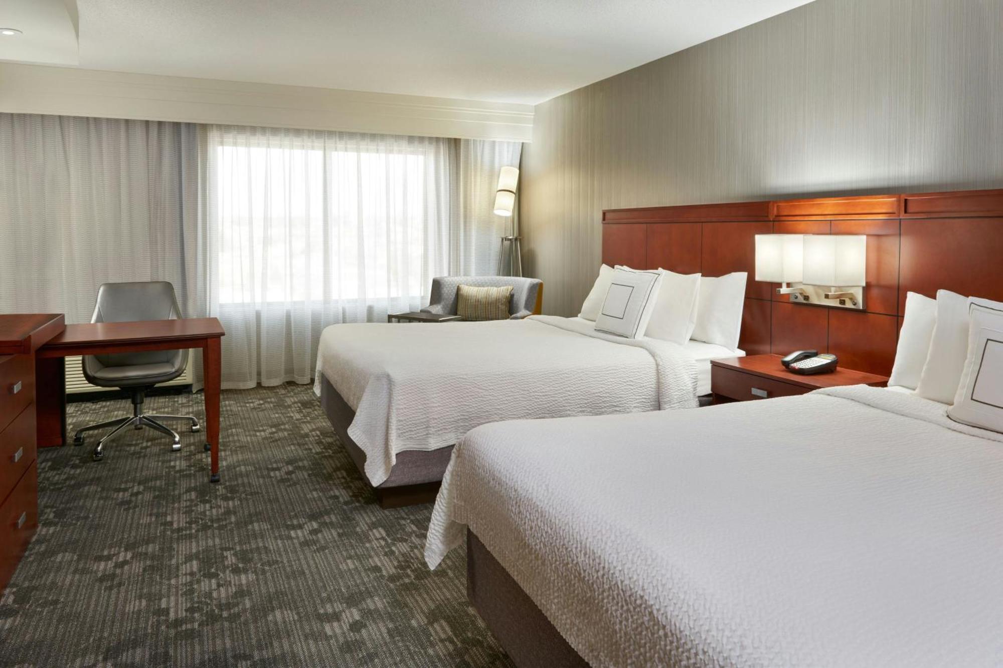 Courtyard By Marriott Highway 401 3* Kingston