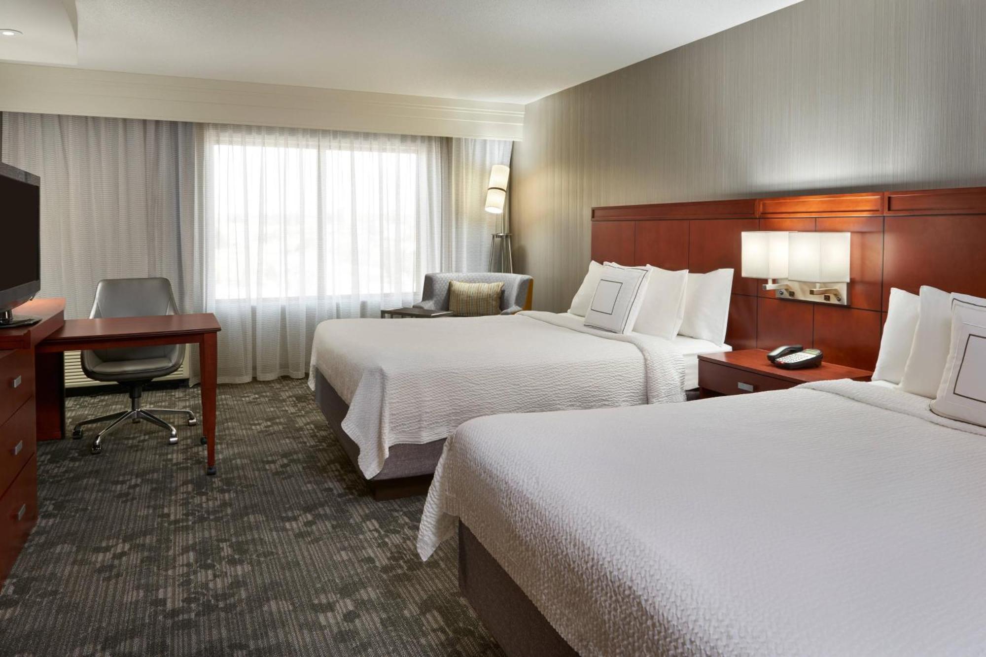 Courtyard By Marriott Highway 401