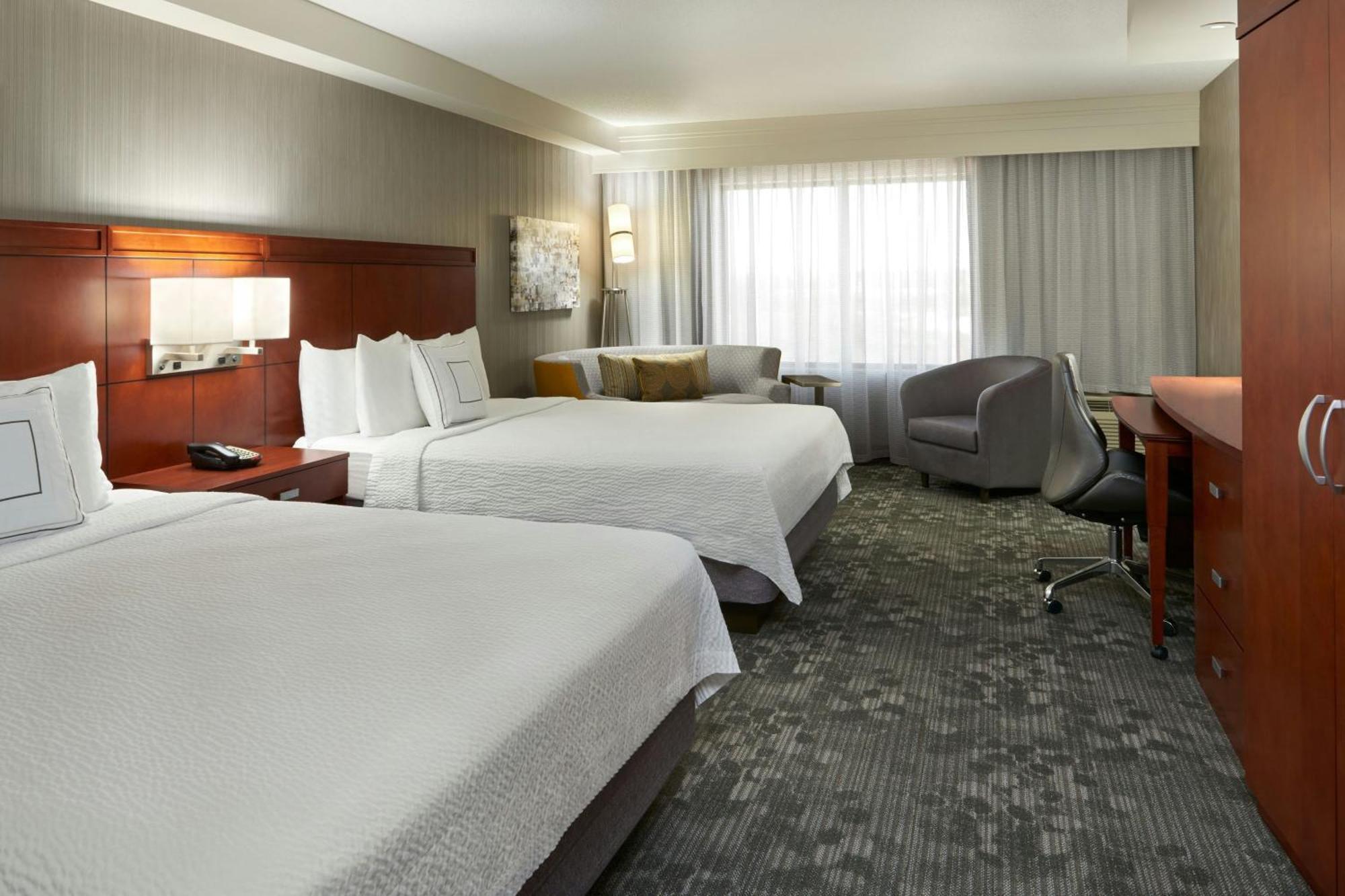 Courtyard By Marriott Highway 401 Hotel