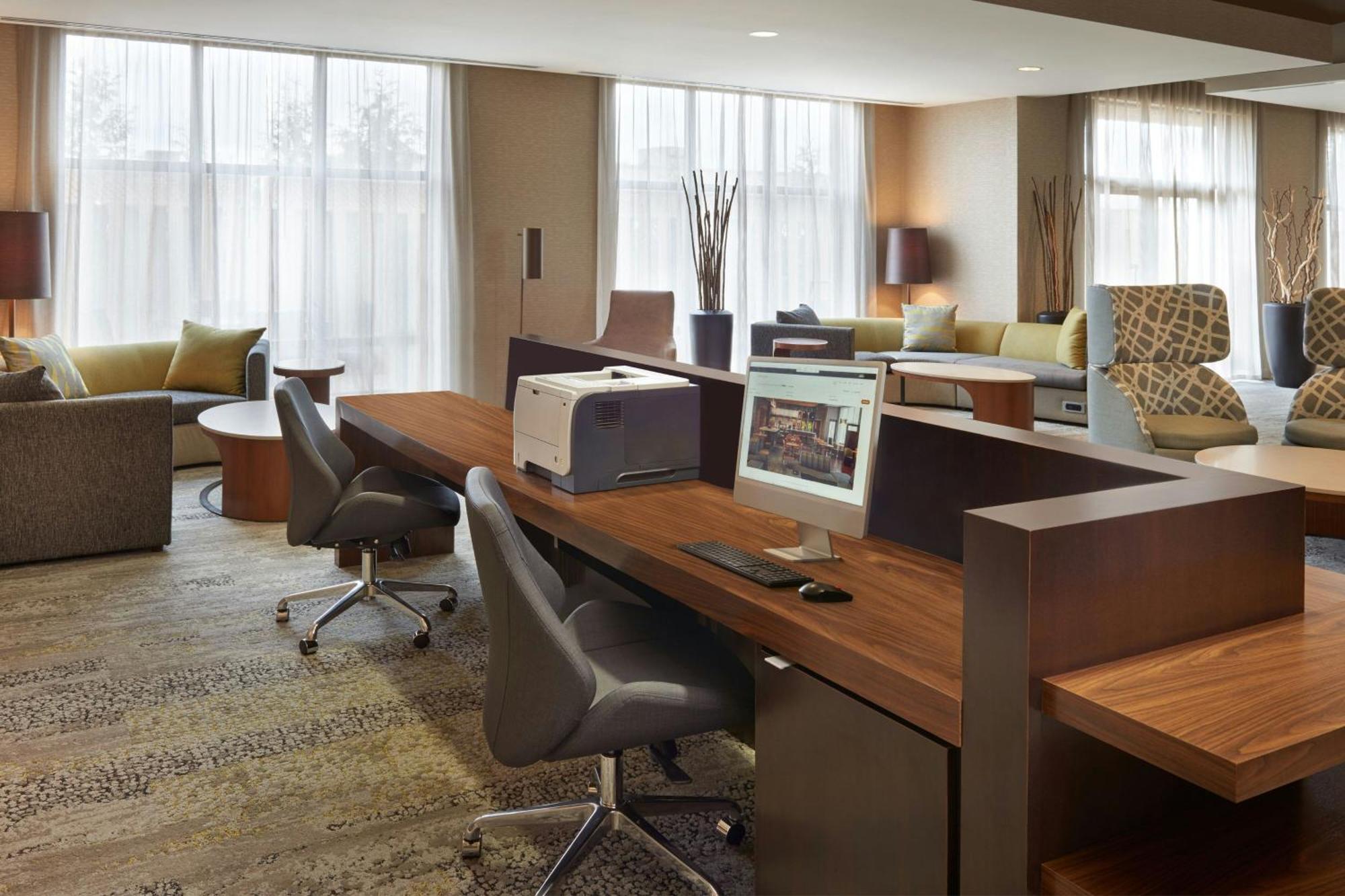 Courtyard By Marriott Highway 401 Hotel