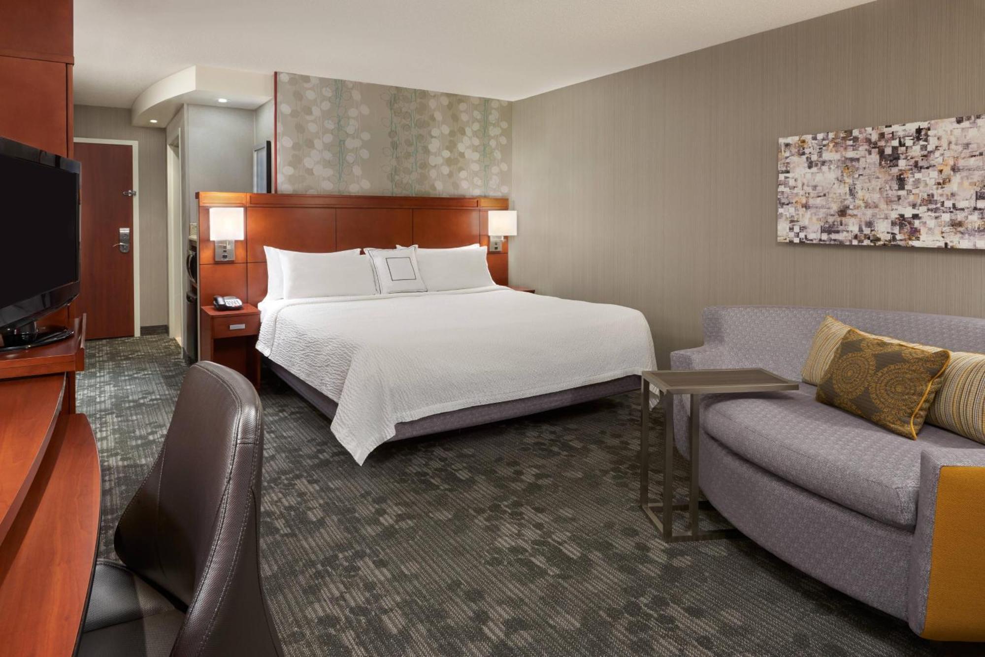 Courtyard By Marriott Highway 401 Kingston