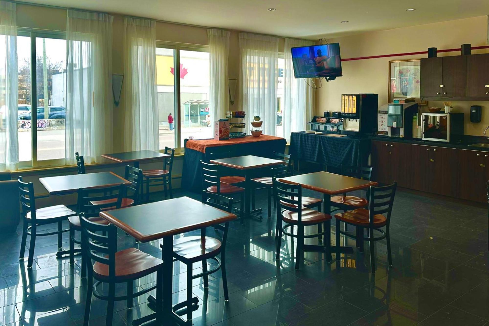 Lodge Econo Centre *