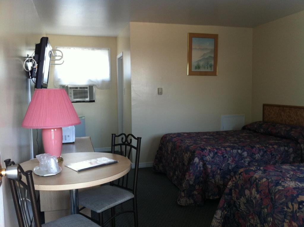 Hilltop Motel 2*