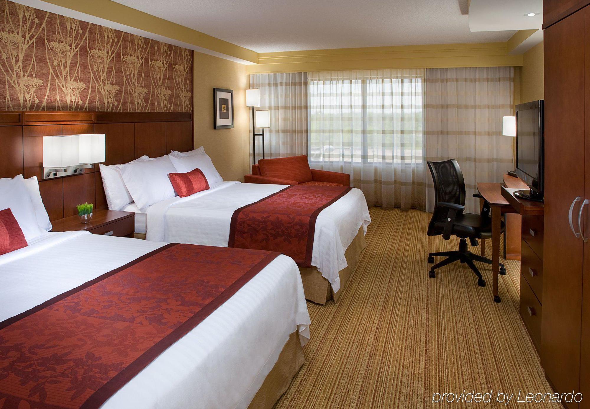 Courtyard By Marriott Highway 401 Hotel 3*