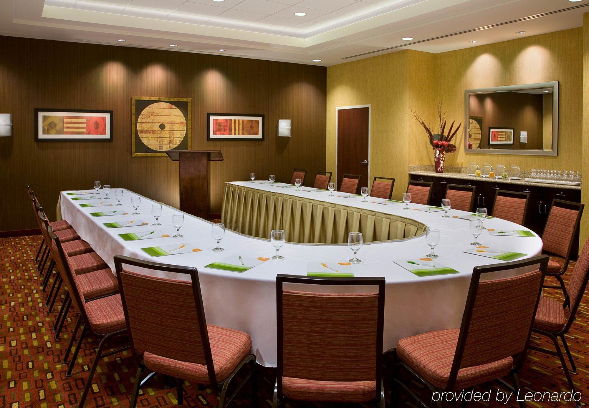 Courtyard By Marriott Highway 401 3*