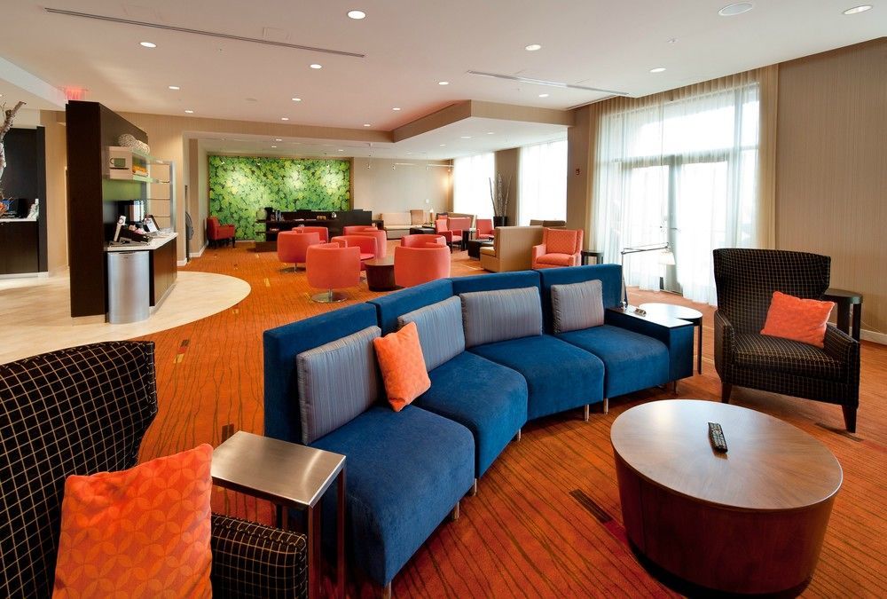 Hotel Courtyard By Marriott Highway 401