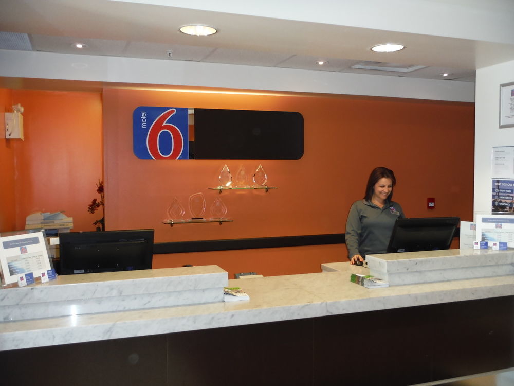 6-kingston, On Hotel