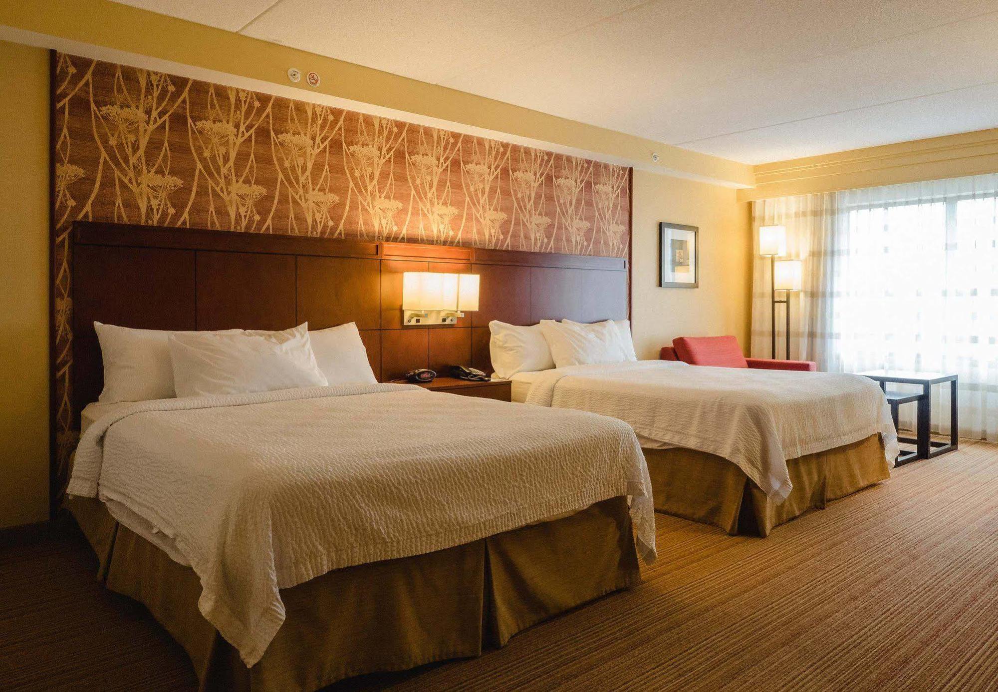 Courtyard By Marriott Highway 401