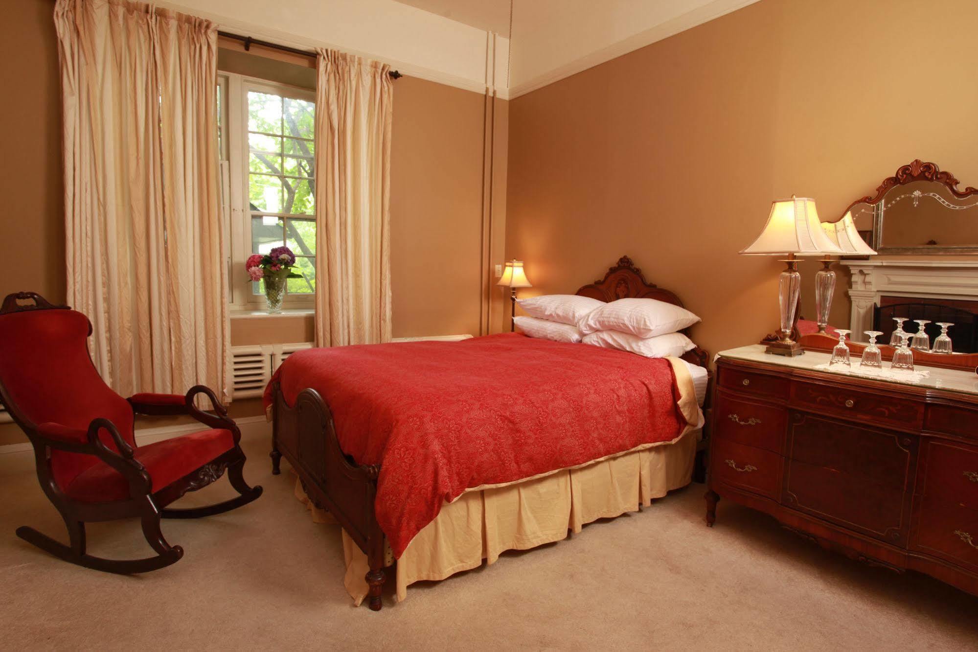 Rosemount Inn 3*