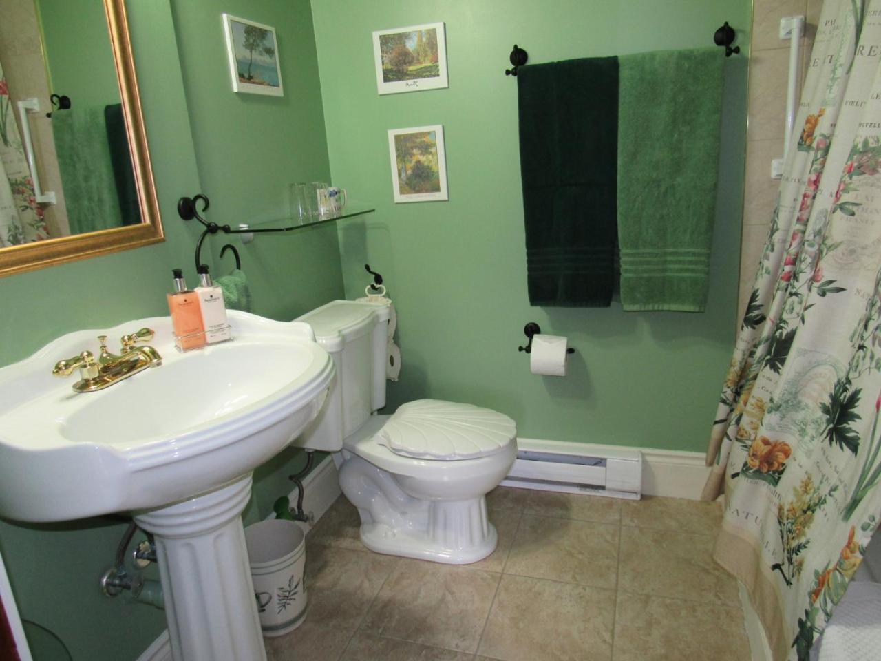 Green Woods Inn Kingston