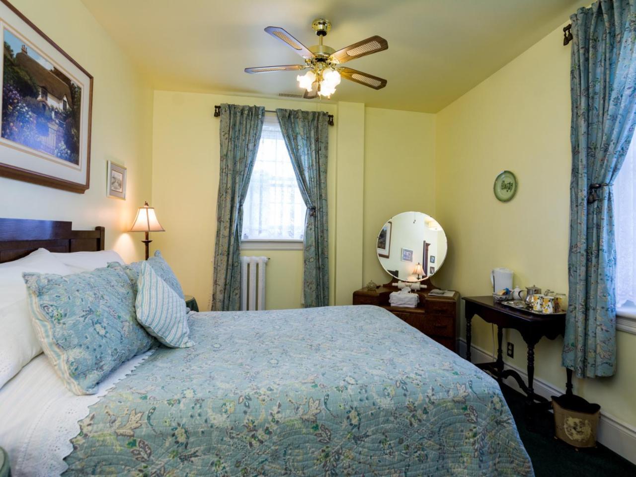 Green Woods Inn