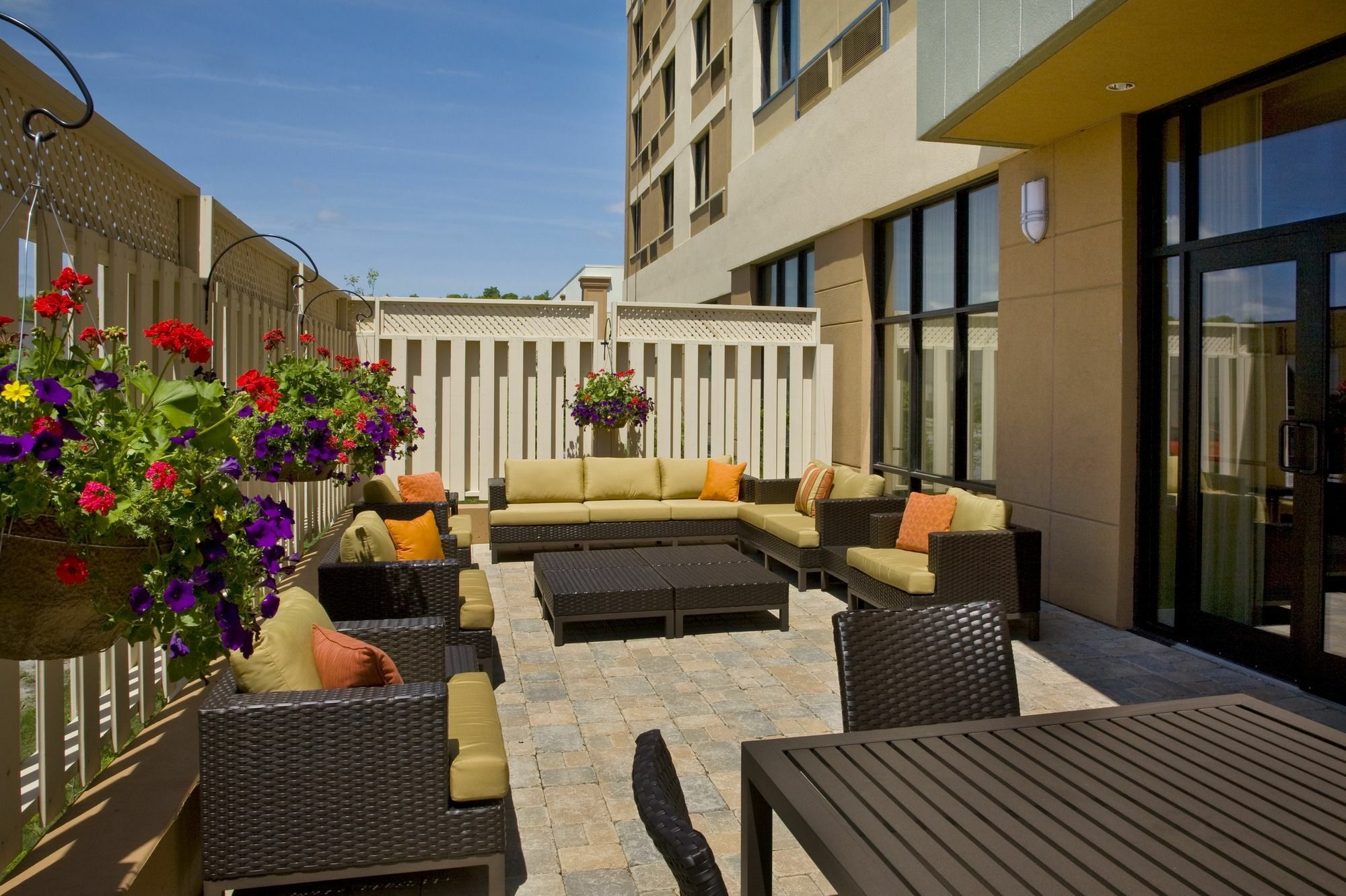 Hotel Courtyard By Marriott Highway 401