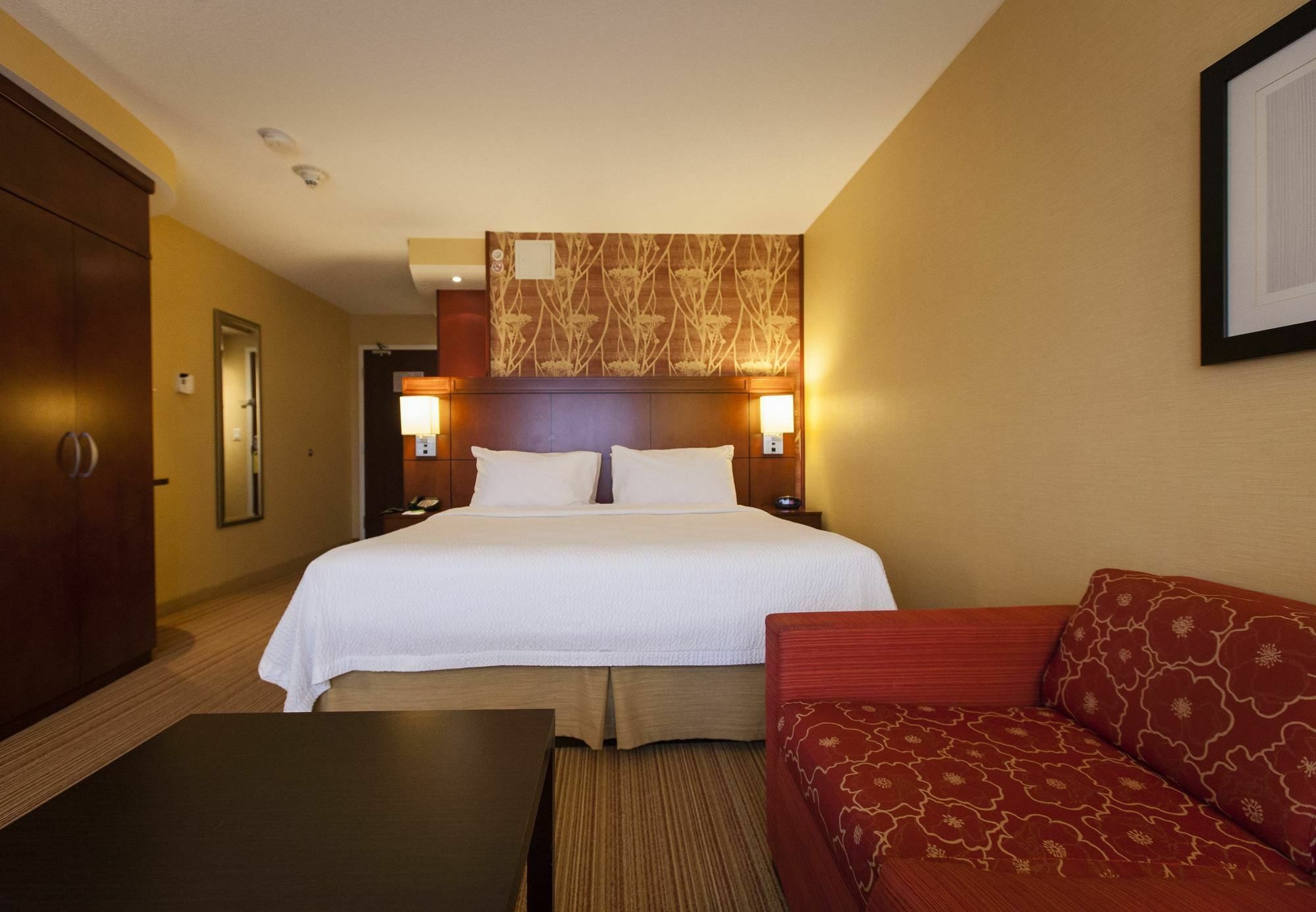 Courtyard By Marriott Highway 401 Hotel 3*