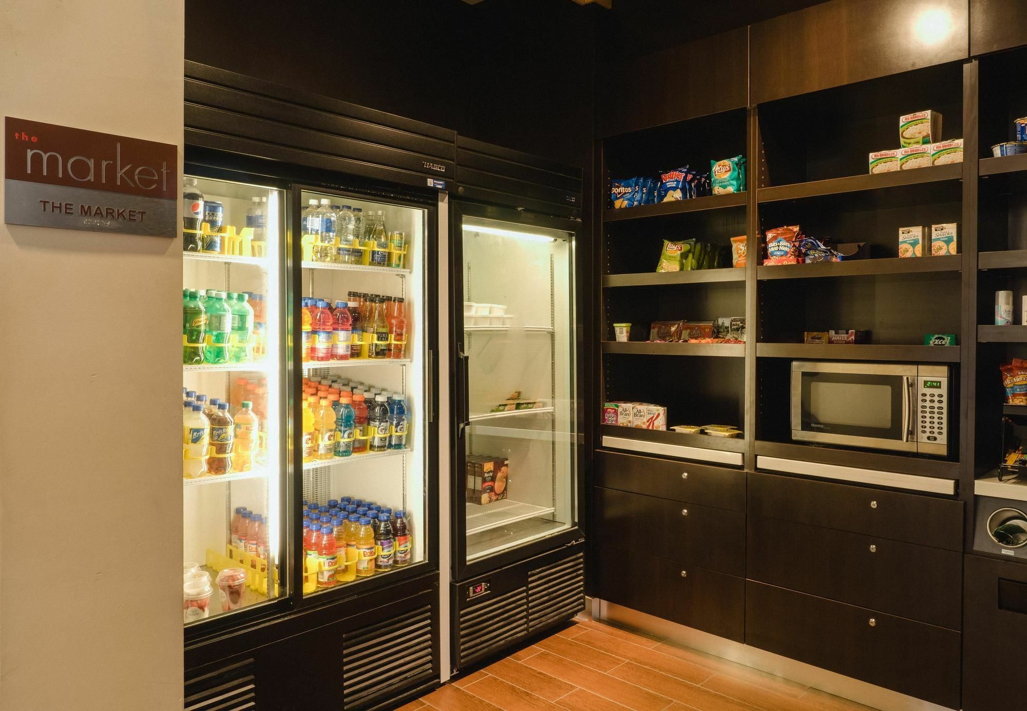 Courtyard By Marriott Highway 401 Hotel 3*