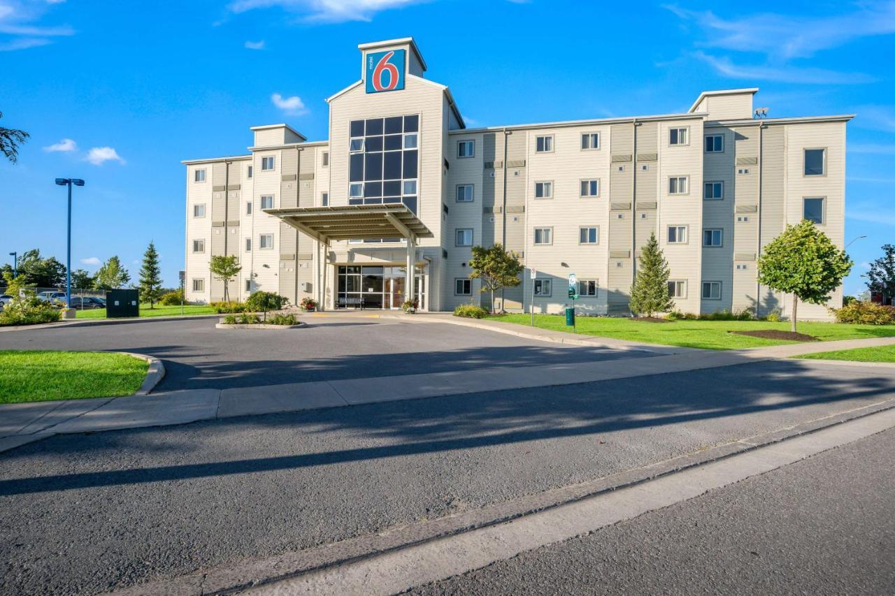 Hotel 6-kingston, On