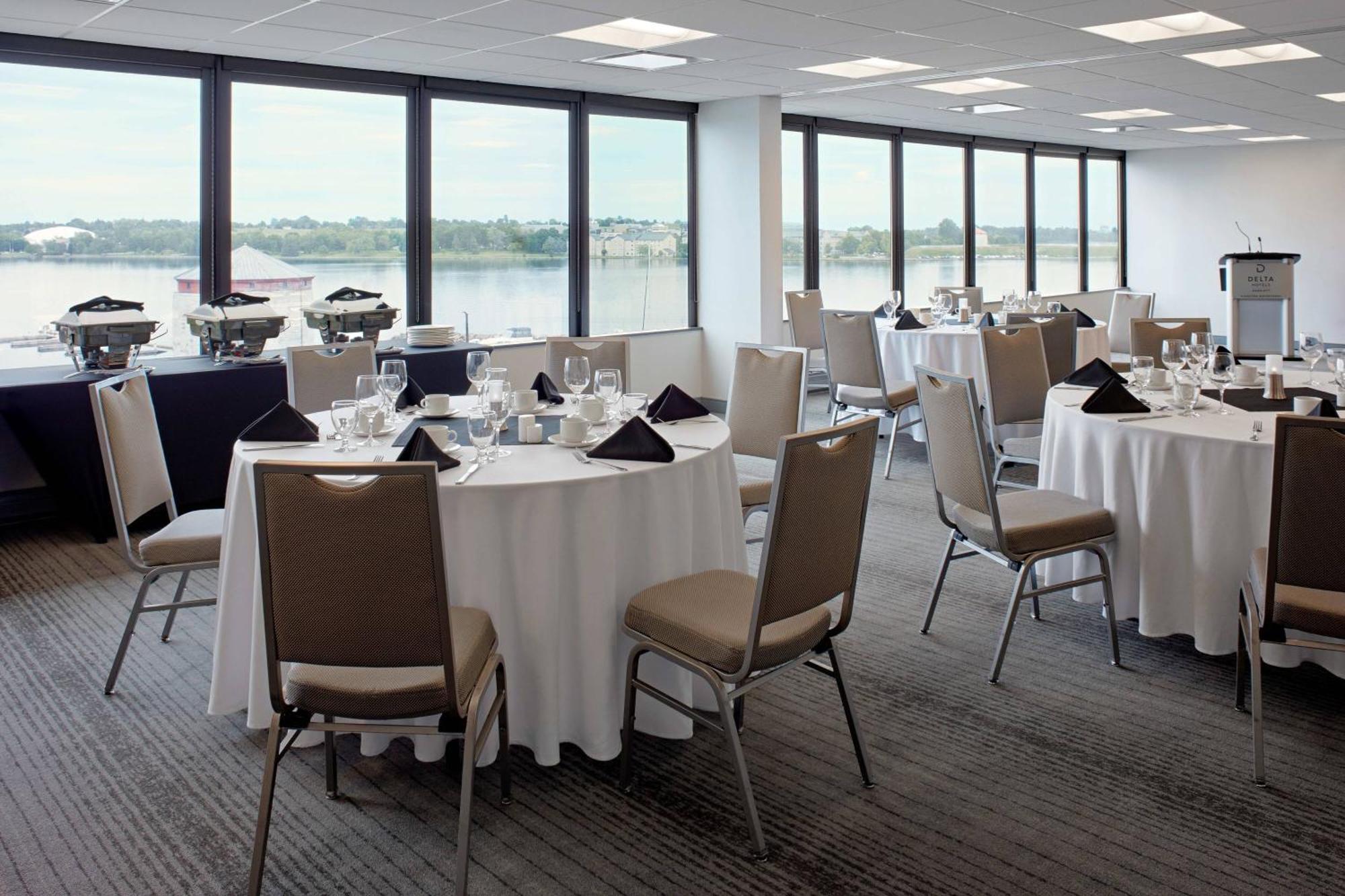 Delta By Marriott Waterfront 4*