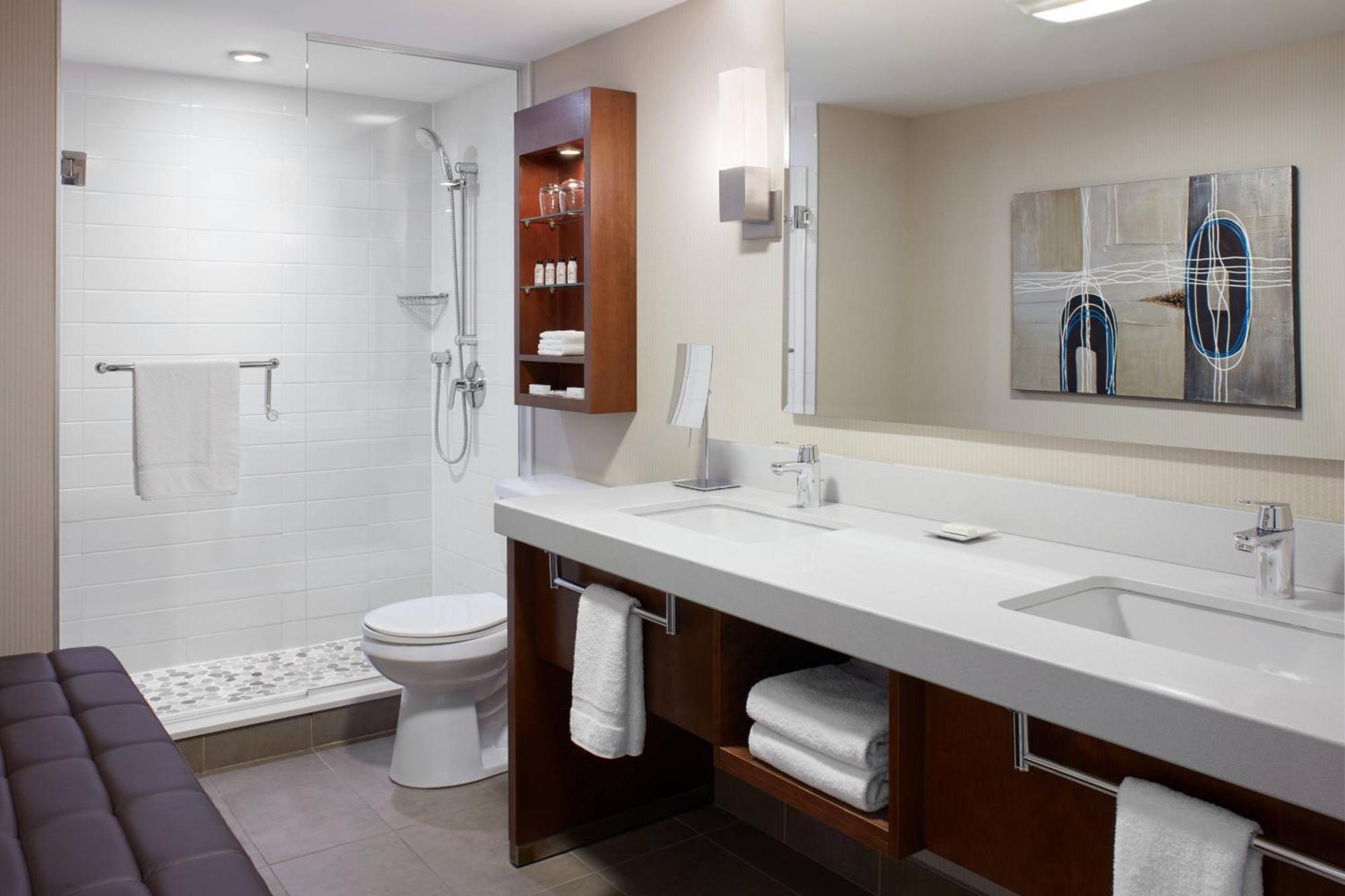 Delta By Marriott Waterfront Hotel 4*