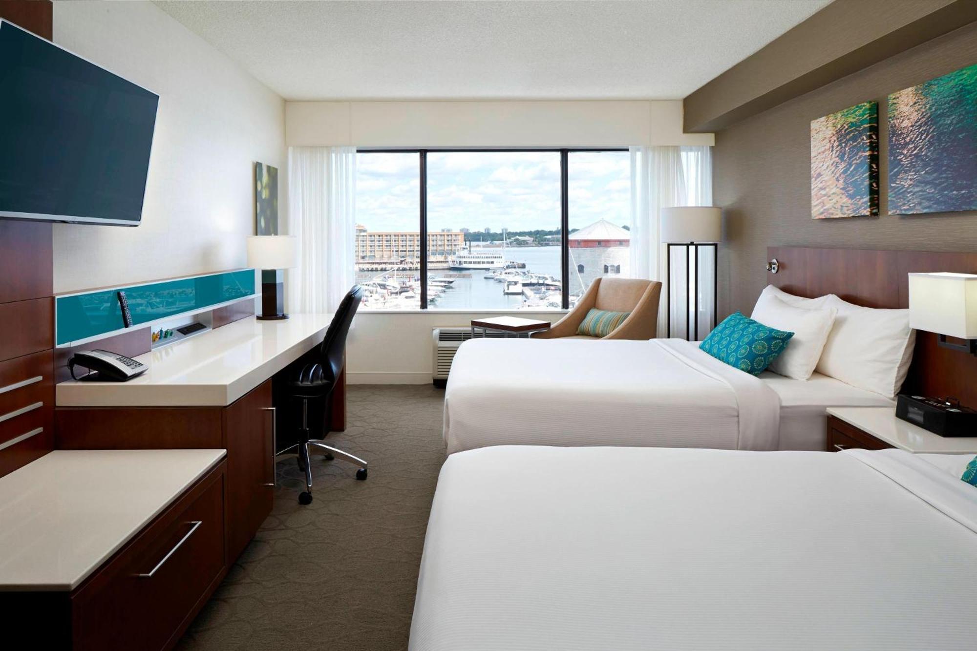 Hotel Delta By Marriott Waterfront 4*