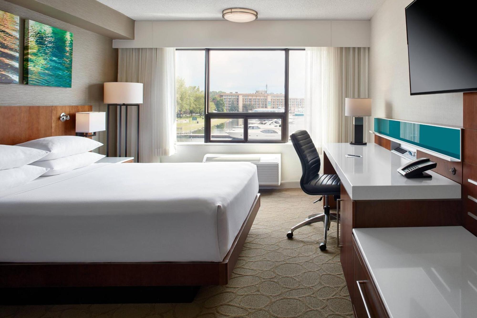 Delta By Marriott Waterfront 4*