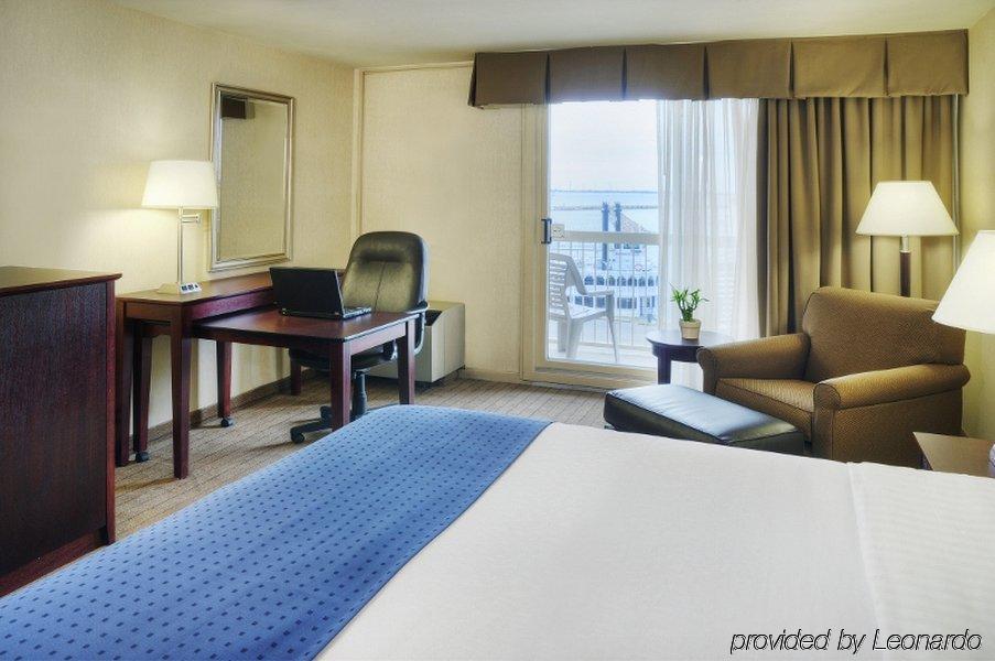 Hotel Delta By Marriott Waterfront