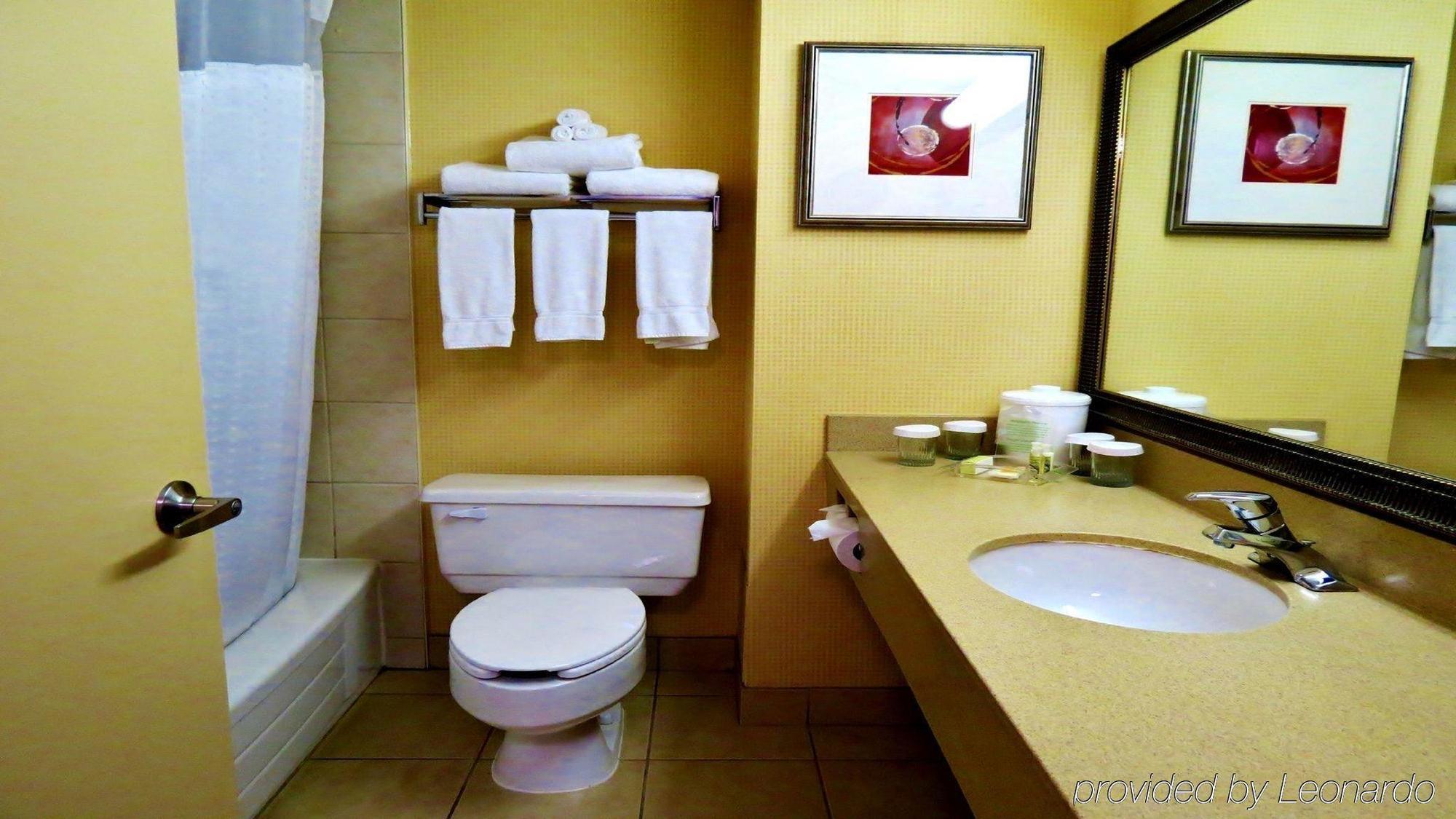 Delta By Marriott Waterfront