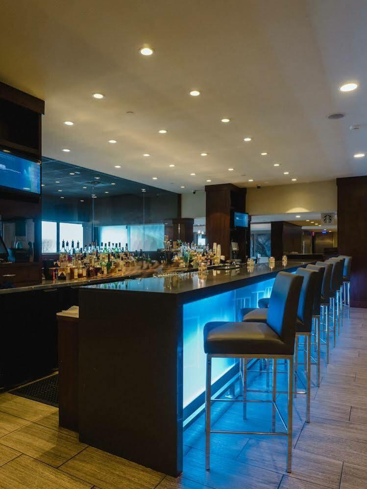 Hotel Delta By Marriott Waterfront 4*