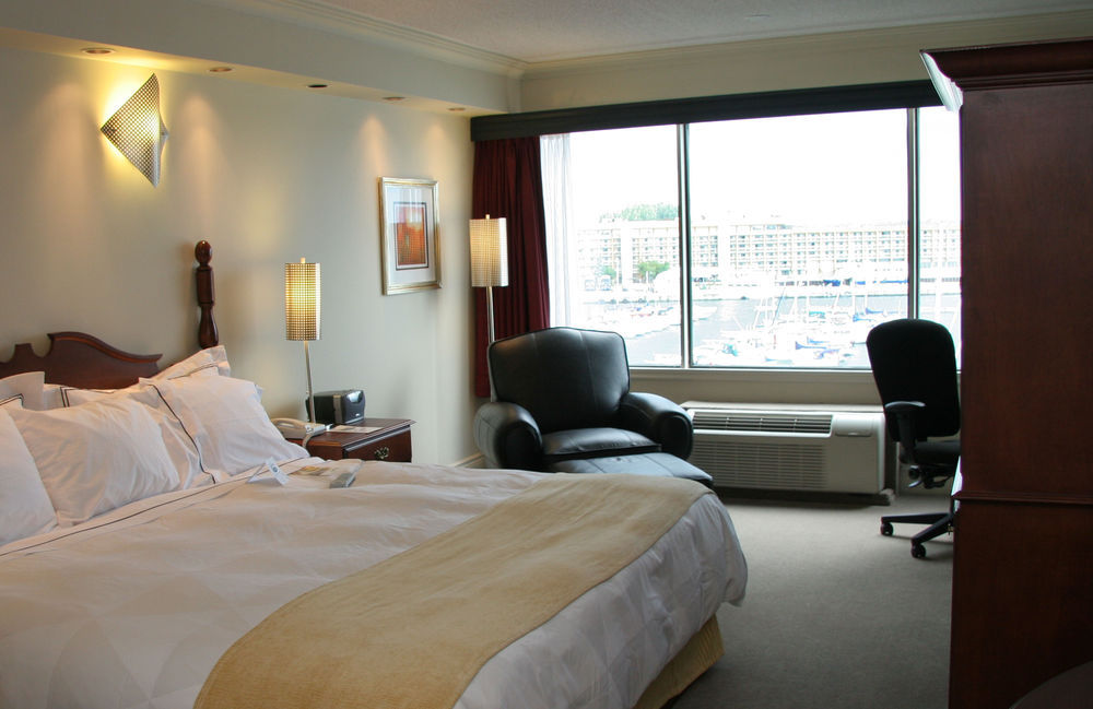 Hotel Delta By Marriott Waterfront 4*